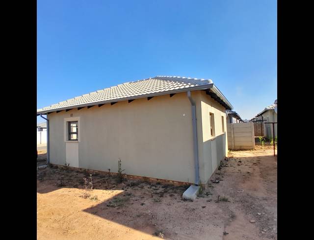 2 BEDROOM FREEHOLD FOR SALE IN NEW MODDER